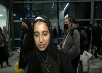 ईरान से लौटे भारतीय, दिल्ली एयरपोर्ट पर फूट-फूटकर रोए