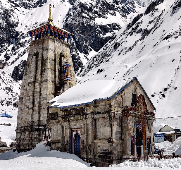 केदारनाथ धाम परिसर में मोबाइल और कैमरे के प्रयोग पर पूरी तरह प्रतिबंध की तैयारी………