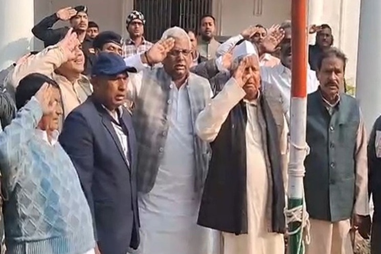झंडोतोलन की जिम्मेदारी खुद लालू यादव ने संभाली ,तेजस्वी नदारद