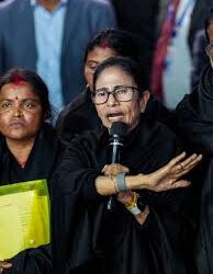 ममता इतनी परेशान क्यों हैं?