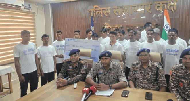 ‘लाल आतंक’ का अंत करीब: सुरक्षाबलों को मिली बड़ी कामयाबी, सुकमा में 22 नक्सलियों ने डाले हथियार