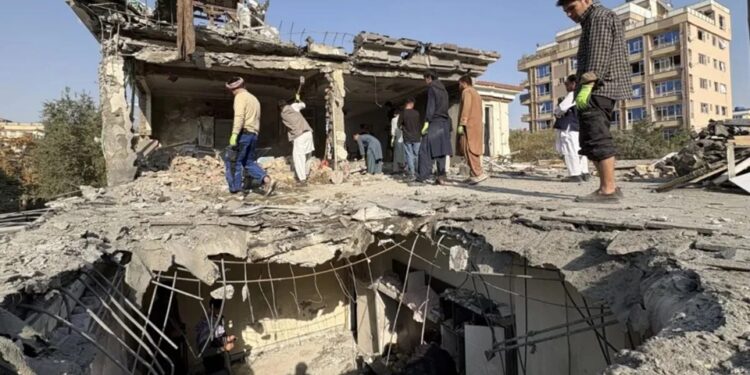 पाकिस्तान ने अफगानिस्तान बॉर्डर पर की एयरस्ट्राइक , अब तक 18 शव बरामद?