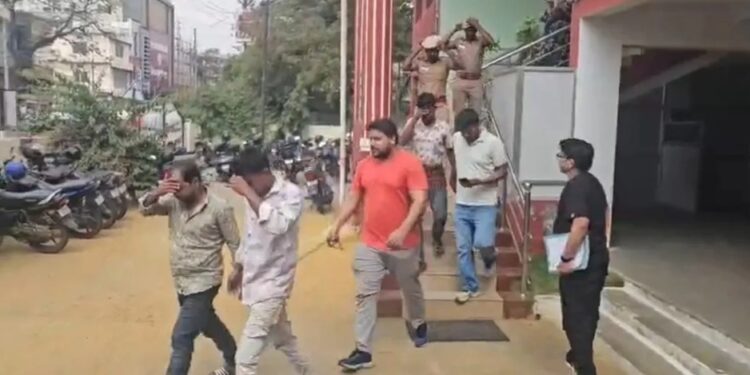 लश्कर ए तैयबा के 8 आतंकी गिरफ्तार….