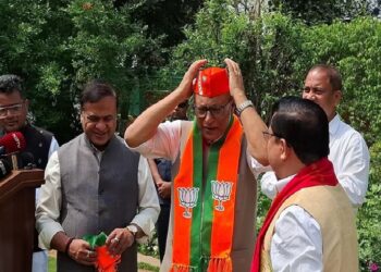 असम में कांग्रेस के बड़े नेता क्यों पार्टी छोड़ रहे हैं?