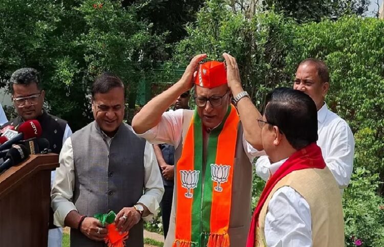 असम में कांग्रेस के बड़े नेता क्यों पार्टी छोड़ रहे हैं?