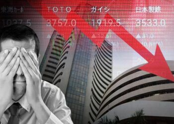 बाजार खुलते ही निवेशकों के ₹5 लाख करोड़ स्वाहा, सेंसेक्स 900 और निफ्टी 264 अंक टूटे……….