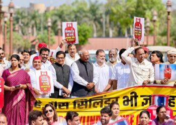 एलपीजी संकट : इस पर राजनीति करने की क्या ज़रूरत ?