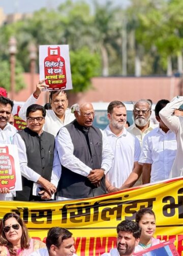 एलपीजी संकट : इस पर राजनीति करने की क्या ज़रूरत ?