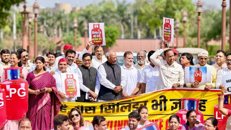 एलपीजी संकट : इस पर राजनीति करने की क्या ज़रूरत ?