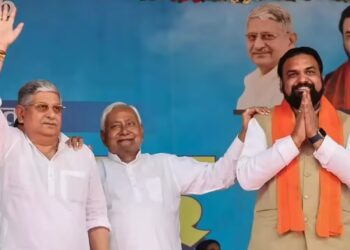 कंधे पर सिंहासन की विरासत!!