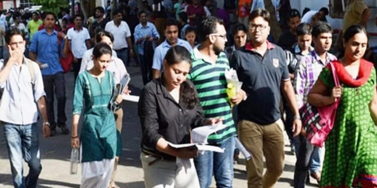 सरकारी नौकरी की आस में वर्षों वक्त बर्बाद …………………