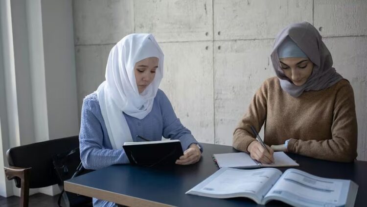 ईरान में क्या पढ़ने जाते हैं भारतीय छात्र, यहां कितनी है इनकी तादाद?