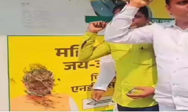 नीतीश के इस्तीफे की खबरों पर भड़के जदयू कार्यकर्ता…….