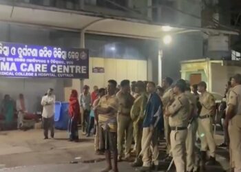 कटक के मेडिकल कॉलेज में लगी भीषण आग, 10 मरीजों की मौत