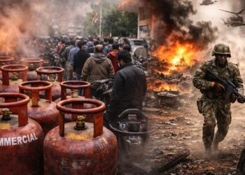 ईरान और अमेरिका-इजरायल युद्ध के बीच देश के कई राज्यों में गैस सिलिंडर की होड़, सरकार ने बनाई आपात समिति
