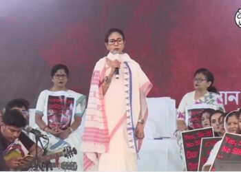 ममता बनर्जी का धरना ………………