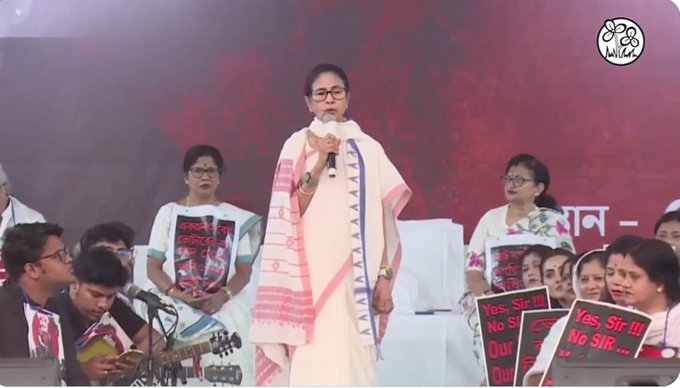 ममता बनर्जी का धरना ………………