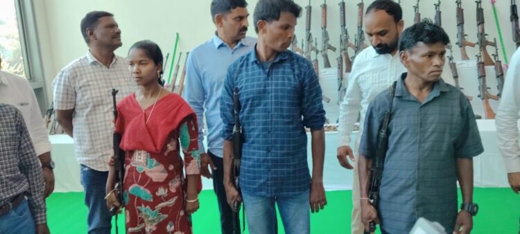 छत्तीसगढ़ में 108 नक्सलियों का सरेंडर; सुरक्षा बलों को बड़ी सफलता