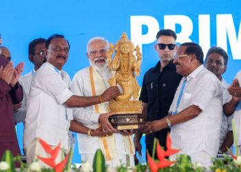 प्रधानमंत्री मोदी केरल और तमिलनाडु की यात्रा पर, 15000 करोड़ रुपये की कई विकास परियोजनाओं का लोकार्पण और शिलानयास किया