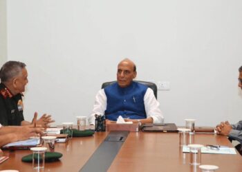 बढ़ते वैश्विक तनाव के बीच रक्षा तैयारियों की समीक्षा…………….