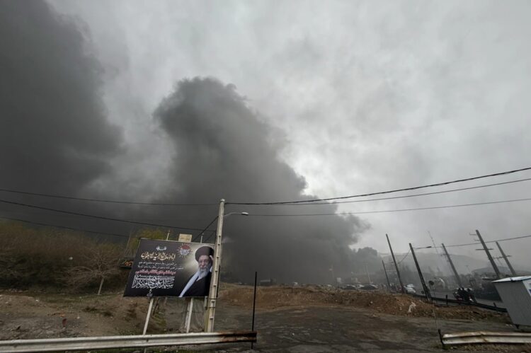 तेहरान में दिन में ही अंधेरा………..