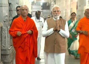 कर्नाटक दौरे पर पीएम मोदी, भैरवैक्य मंदिर का किया उद्घाटन