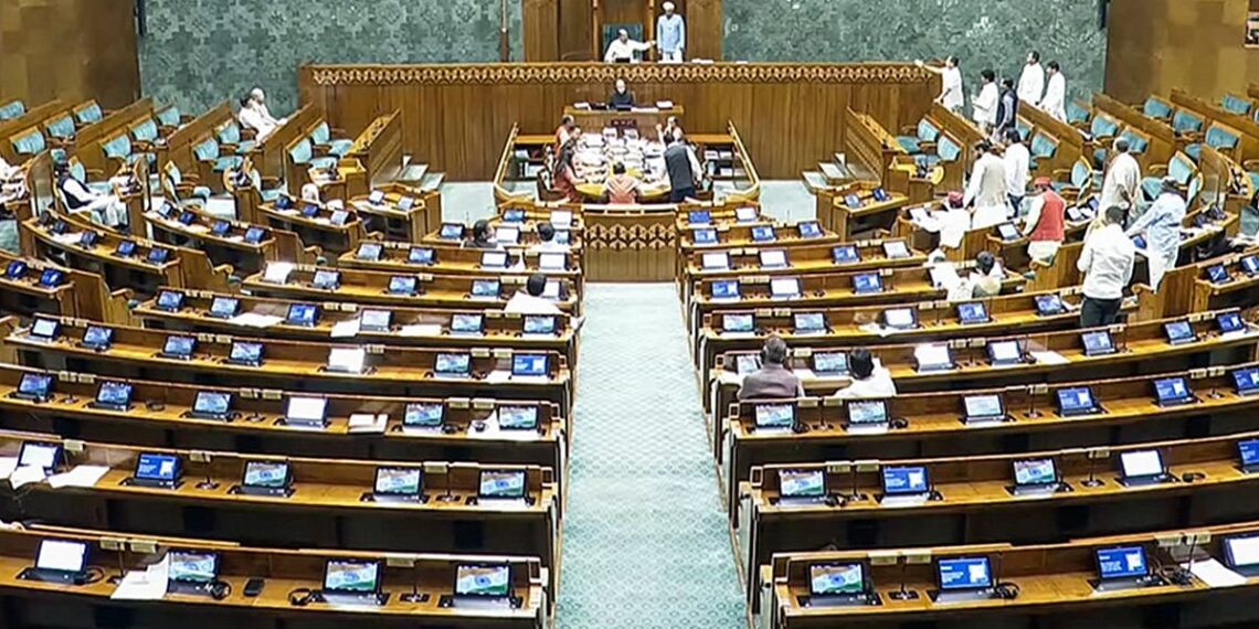 लोकसभा में गिरा महिला आरक्षण बिल ,चाहिए थे 352 वोट मिले 298,