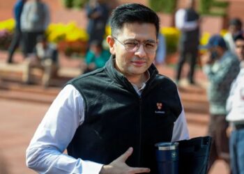 मेरी खामोशी को हार मत समझ लेना………….