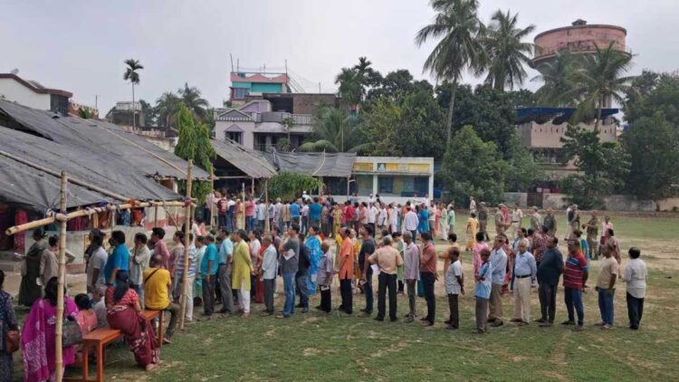 विधानसभा चुनाव : 11 बजे तक पश्चिम बंगाल 41.11 % वं तमिलनाडु में 37.56% हुआ मतदान