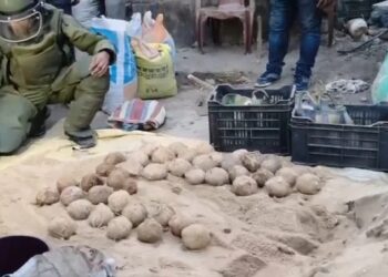 बंगाल में वोटिंग से पहले कई जिलों में चुनाव आयोग की छापेमारी….