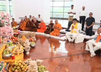 बुद्ध पूर्णिमा के पावन अवसर पर बिहार के मुख्यमंत्री ने पटना स्थित बुद्ध स्मृति पार्क में भगवान बुद्ध की पूजा-अर्चना की