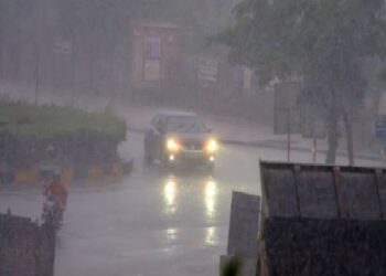 बिहार के 38 जिलों में आंधी-बारिश का अलर्ट:19 जिलों में 60KM प्रति घंटे की रफ्तार से चलेंगी हवाएं
