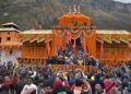 बर्फबारी घट रही और मक्खियां बढ़ी रही………….