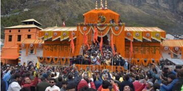 बर्फबारी घट रही और मक्खियां बढ़ी रही………….