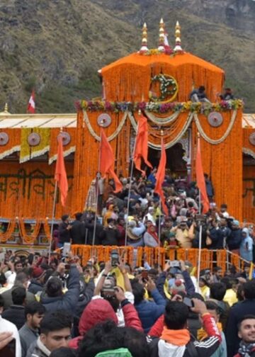 बर्फबारी घट रही और मक्खियां बढ़ी रही………….