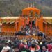 बर्फबारी घट रही और मक्खियां बढ़ी रही………….