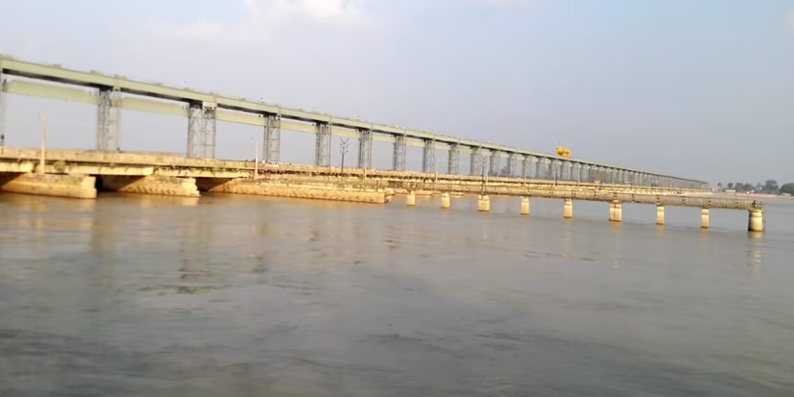 नेपाल में बारिश और बिहार पर मंडराया बाढ़ का खतरा……….