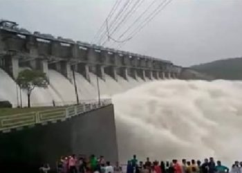 बिहार के 24 जिलों में भारी बारिश का अलर्ट ,नेपाल में बारिश से वाल्मीकिनगर बैराज से 2.24 लाख क्यूसेक पानी छोड़ा गया