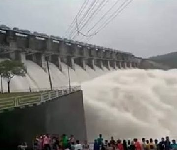 बिहार के 24 जिलों में भारी बारिश का अलर्ट ,नेपाल में बारिश से वाल्मीकिनगर बैराज से 2.24 लाख क्यूसेक पानी छोड़ा गया