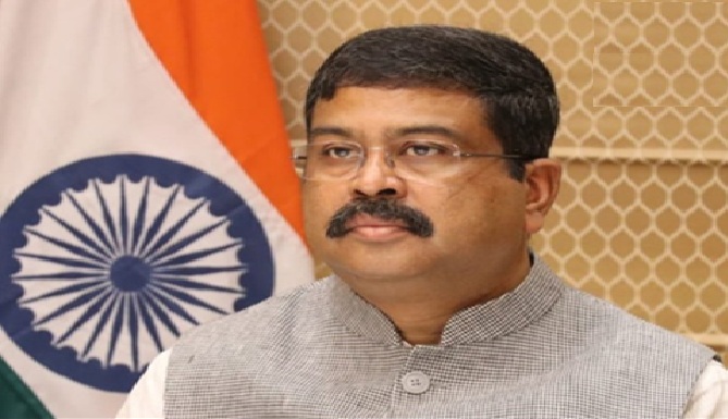 पेपर लीक पर बढ़ते बवाल के आगे झुकी सरकार, धर्मेंद्र प्रधान ने दिया इस्तीफा………………….