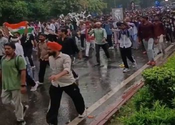 कॉकरोच पार्टी का दावा- सरकार बातचीत को तैयार…………………