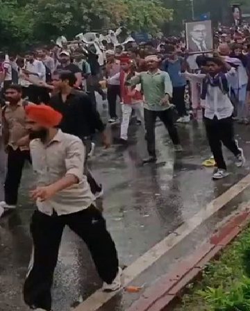कॉकरोच पार्टी का दावा- सरकार बातचीत को तैयार…………………