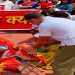 संसद में चढ़ावा चोरी के ड्रामा ,साधु बनकर संसद पहुंचे पप्पू यादव , राहुल गांधी ने भी दिया चंदा