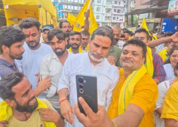 एक आदमी खड़ा है और पूरी BJP कांप रही है……………