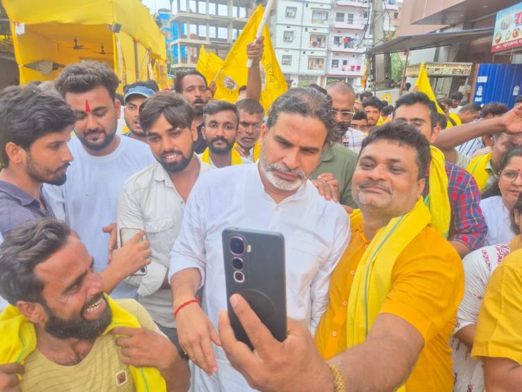 एक आदमी खड़ा है और पूरी BJP कांप रही है……………