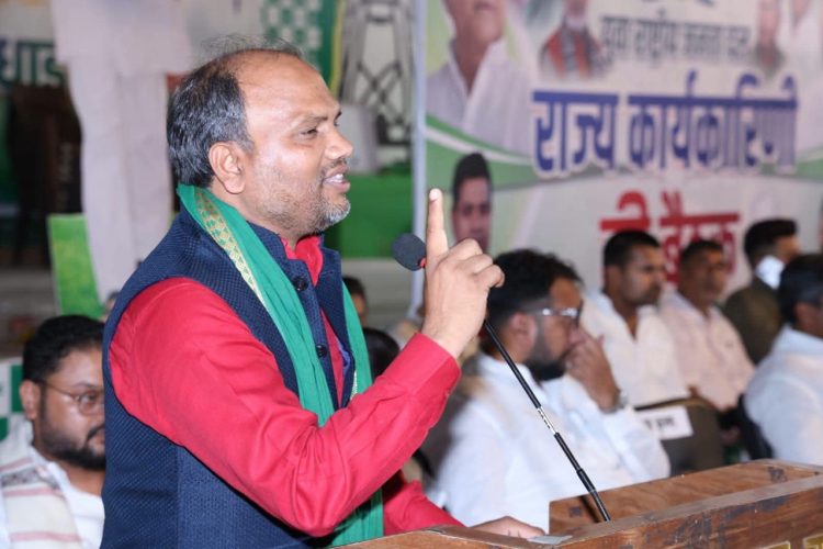 यूरोप में तेजस्वी, पटना में युवा RJD ने बना रही रणनीति………..