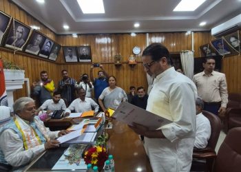 बांकीपुर से नवनिर्वाचित विधायक प्रशांत किशोर ने बिहार विधानसभा में आज शपथ ली