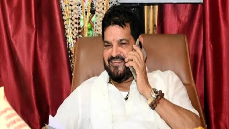फिर कैसे बरी हो गए बृजभूषण शरण सिंह?