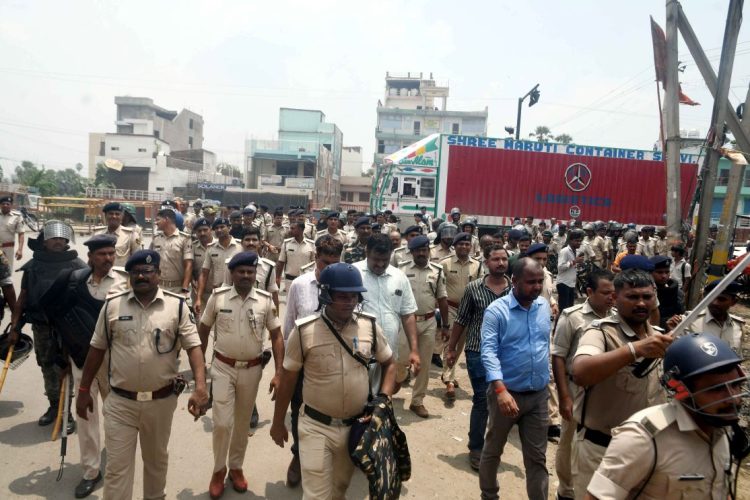 पटना बवाल- 3cr की गाड़ियां फूंकीं,500 पर केस-20 हिरासत में