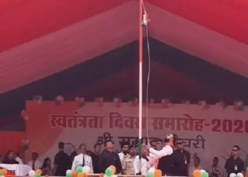 पटना के नदवा महादलित बस्ती पहुंचे CM सम्राट चौधरी,85 वर्षीय योगेश्वर मांझी के हाथों झंडोत्तोलन कराया ……….